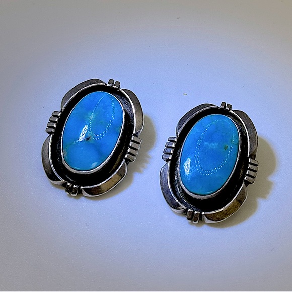 Navajo Roger Apachito sterling silver clip earrings w/ natural turquoise - Picture 4 of 16